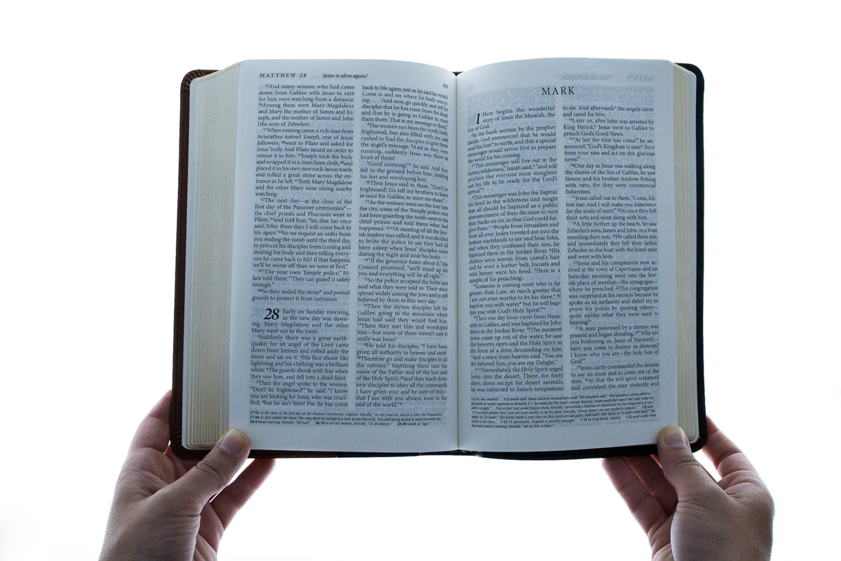 Tyndale House Publishing LIV: Living Bible – Paraphrased 6 Tyndale House Publishing LIV: Living Bible – Paraphrased - Image 4