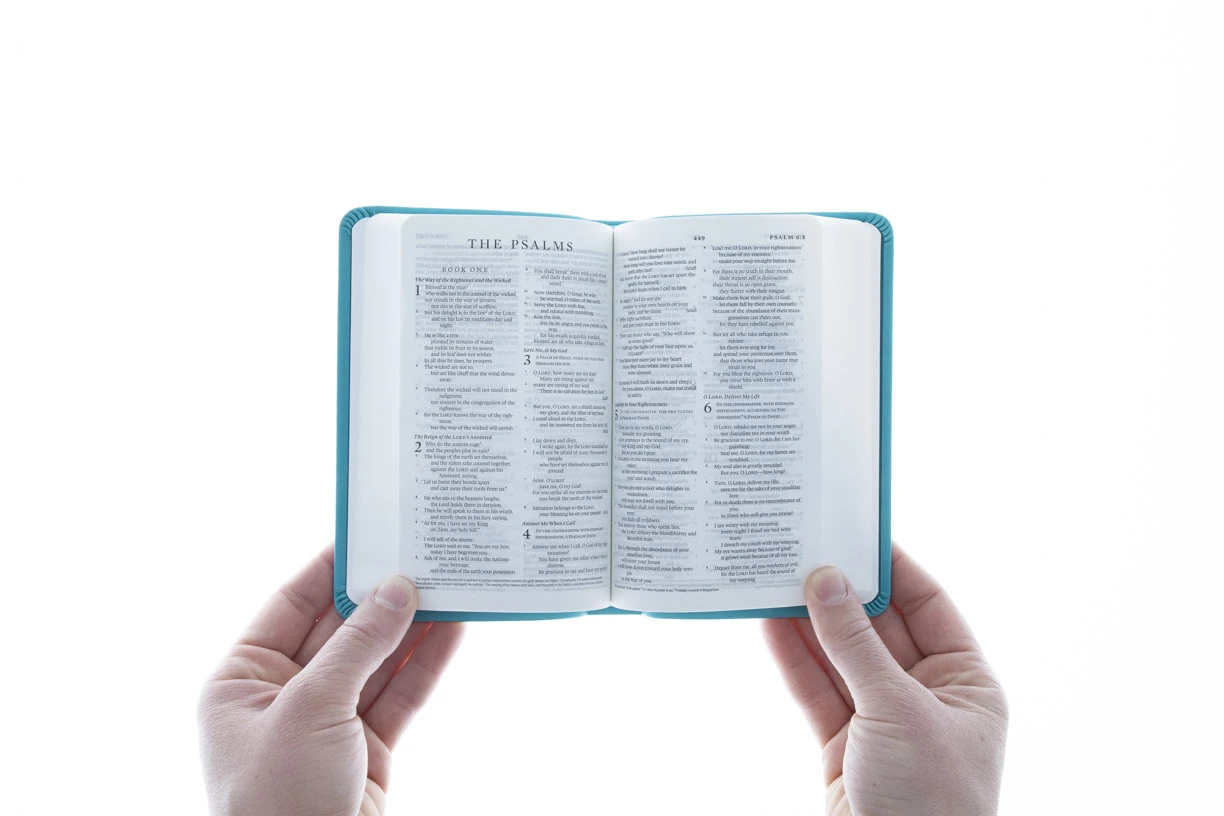 ESV Value Compact Bible -Trutone, Turquoise, Emblem Design 6 ESV Value Compact Bible -Trutone, Turquoise, Emblem Design - Image 4