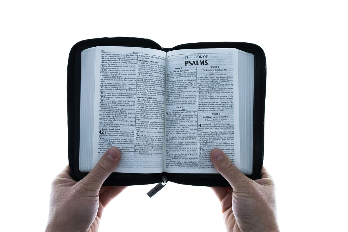 Christian Art Gifts KJV Compact Bible-Black LuxLeather W/Zipper 5 Christian Art Gifts KJV Compact Bible-Black LuxLeather W/Zipper - Image 3