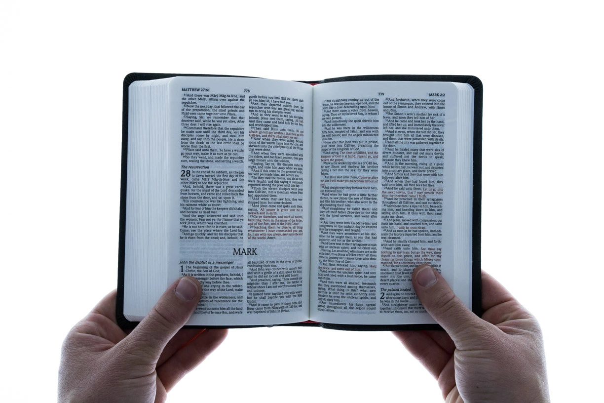 Holman Bible Publishers KJV On-the-Go Bible, Charcoal Arrow Imitation Leather 6 Holman Bible Publishers KJV On-the-Go Bible, Charcoal Arrow Imitation Leather - Image 4