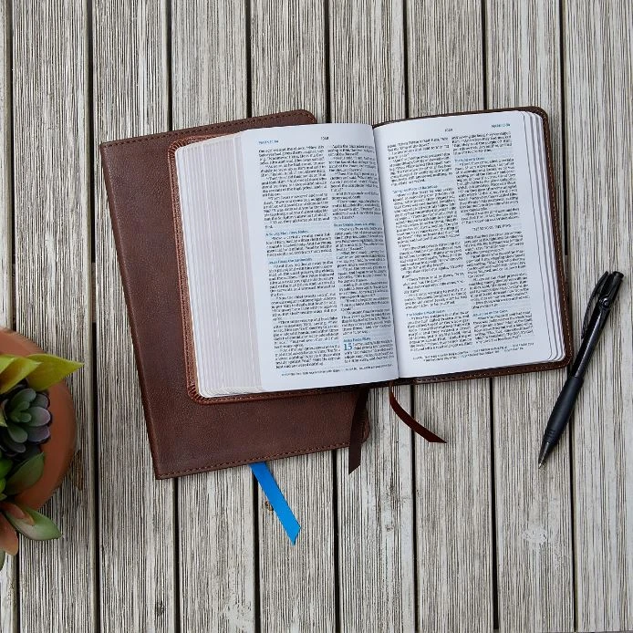 Thomas Nelson KJV Compact Bible, MacLaren Series, Leathersoft, Brown 5 Thomas Nelson KJV Compact Bible, MacLaren Series, Leathersoft, Brown - Image 3