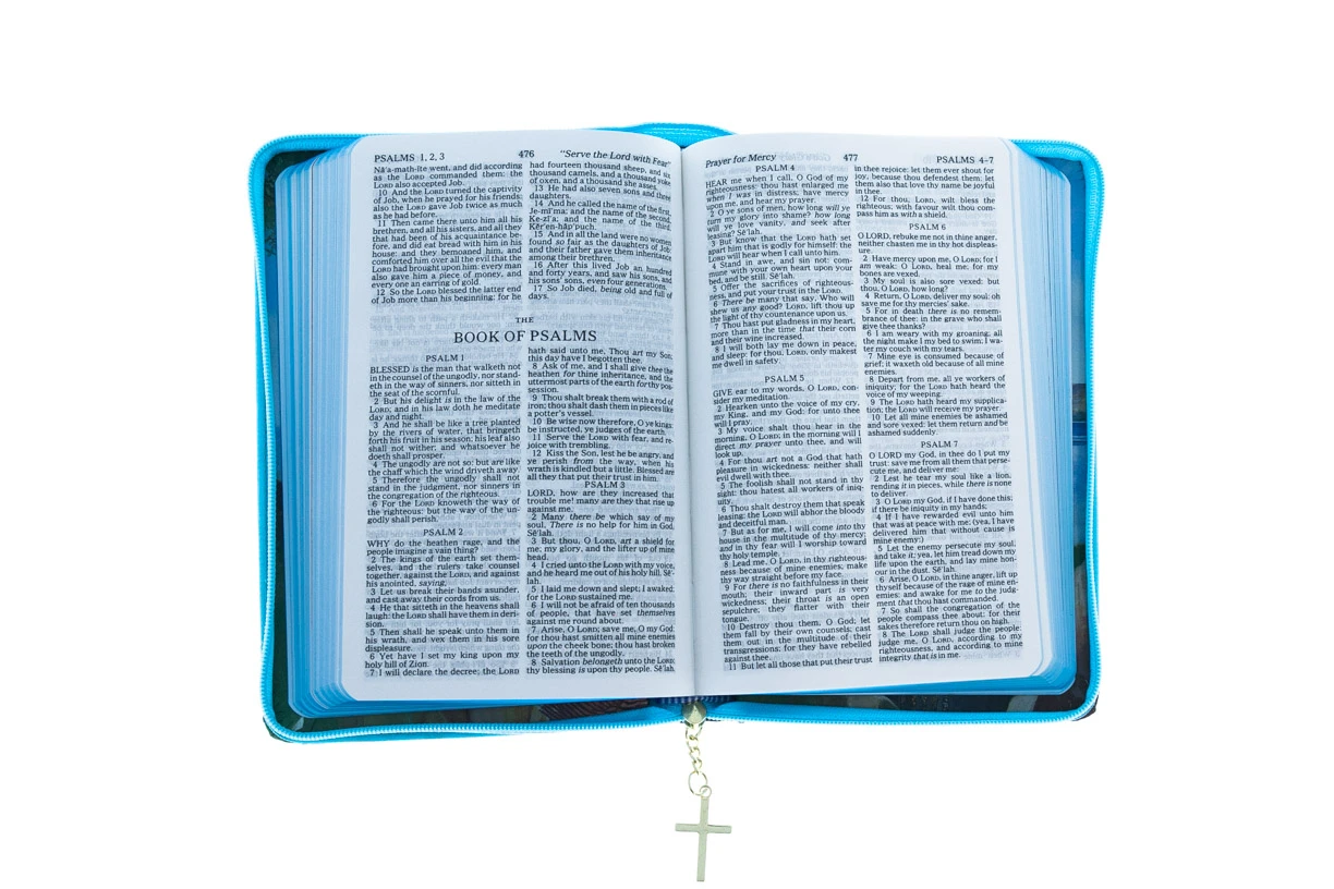 Thomas Nelson KJV Seaside Bible Hardcover With Zipper 4 Thomas Nelson KJV Seaside Bible Hardcover With Zipper - Image 2